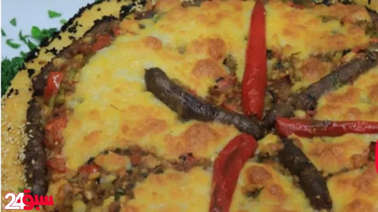 فطيرة السجق على أصولها.. سر الخلطة السحرية لعجينة هشة وطعم خرافي